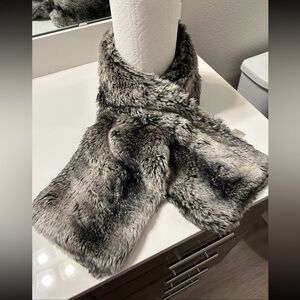LOFT Faux Fur Scarf in Gray and Black (120 cm long)